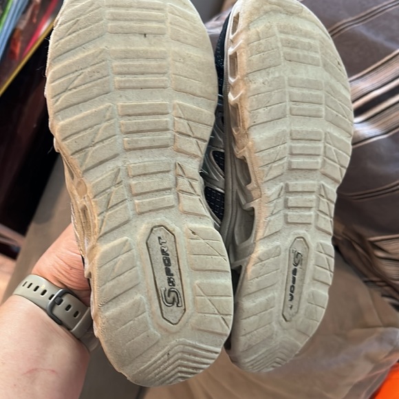 Used boys light up Skechers - Picture 4 of 5